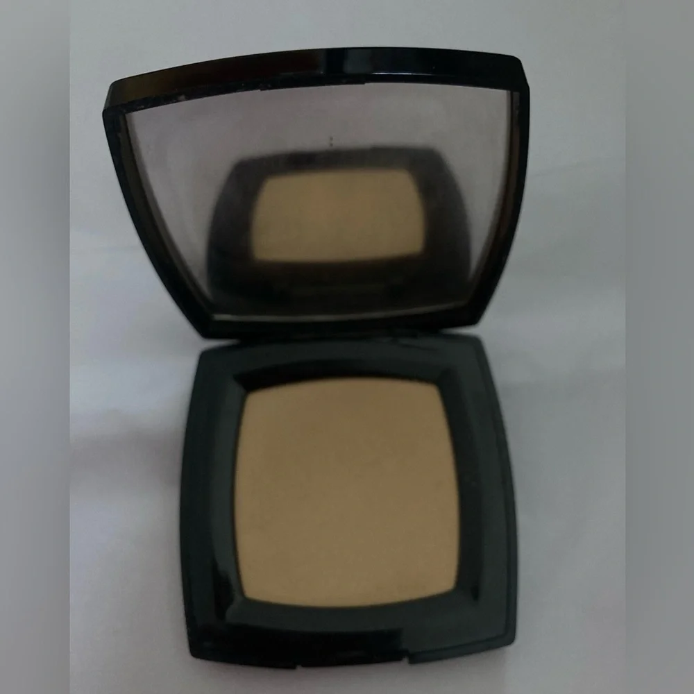 CHANEL Natural Finish Pressed Powder USED Vanille Translucent Sun Compact USED